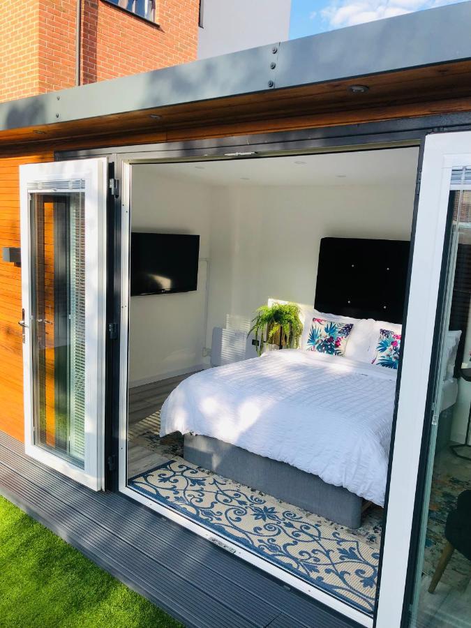 סלפורד Meezee Pearl Double Bed Lodge With Free Parking מראה חיצוני תמונה