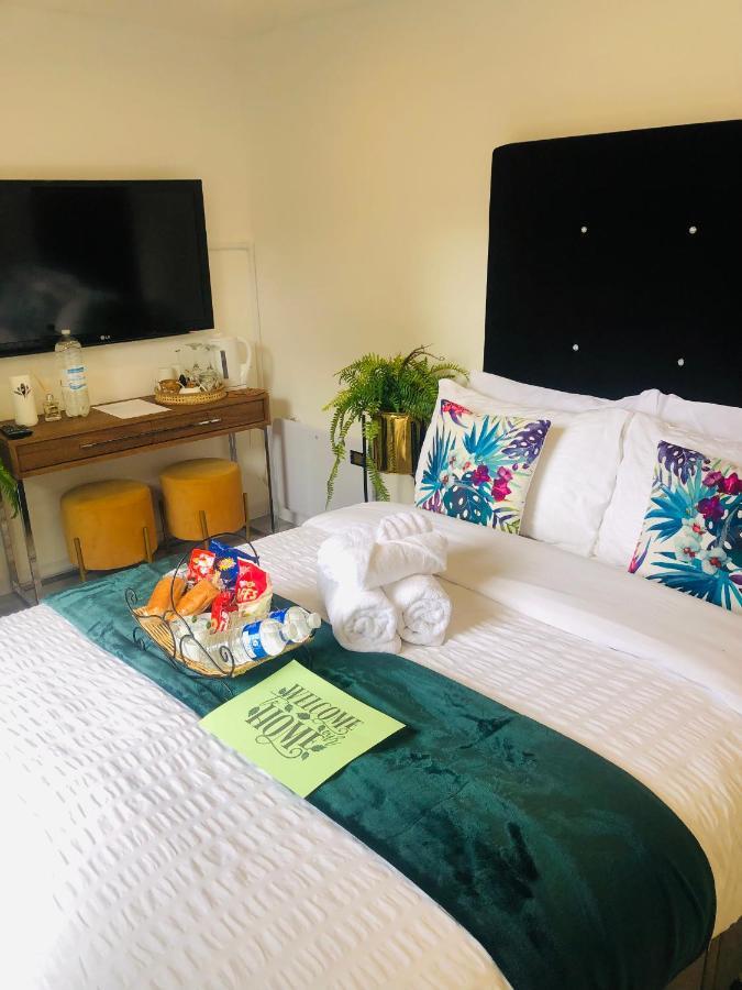 סלפורד Meezee Pearl Double Bed Lodge With Free Parking מראה חיצוני תמונה