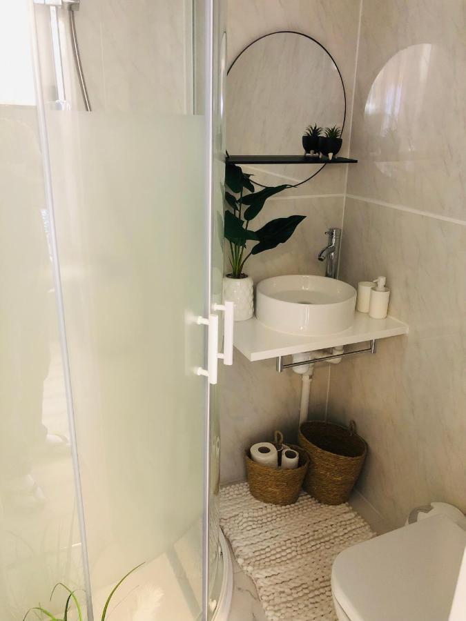 סלפורד Meezee Pearl Double Bed Lodge With Free Parking מראה חיצוני תמונה