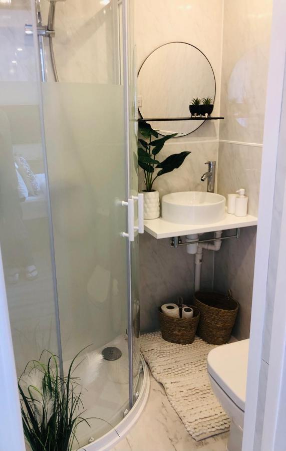 סלפורד Meezee Pearl Double Bed Lodge With Free Parking מראה חיצוני תמונה