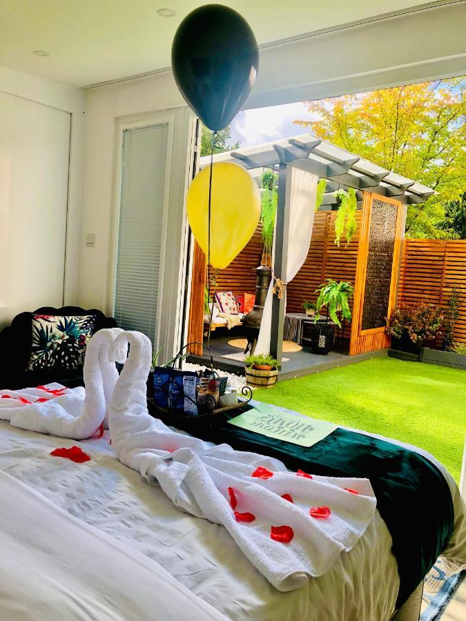 סלפורד Meezee Pearl Double Bed Lodge With Free Parking מראה חיצוני תמונה