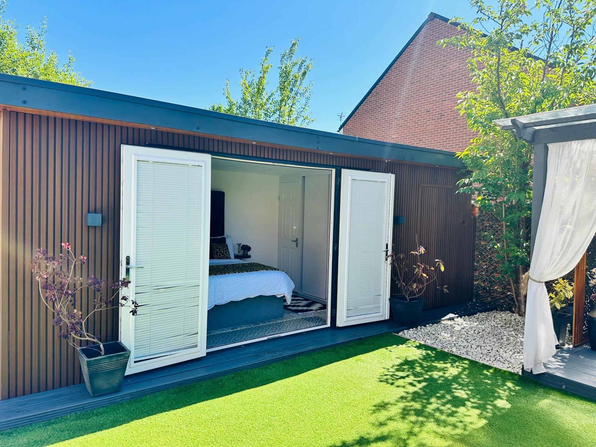 סלפורד Meezee Pearl Double Bed Lodge With Free Parking מראה חיצוני תמונה